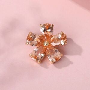 𝅺Zircon Flower Small Brooch Pin